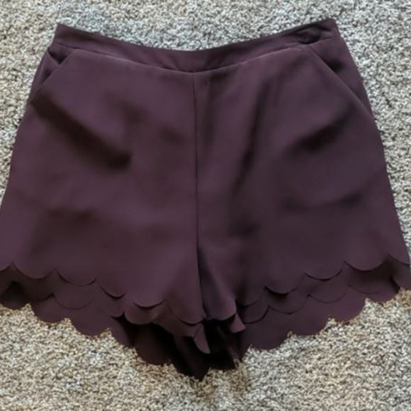 Maroon scalloped hem shorts - Picture 2 of 3